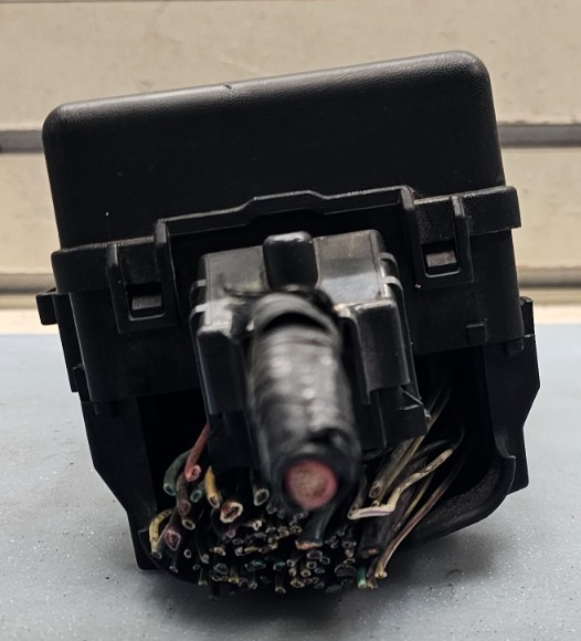 🔥2007 LINCOLN NAVIGATOR Engine Fuse Box Relay Module Junction Integrated Module