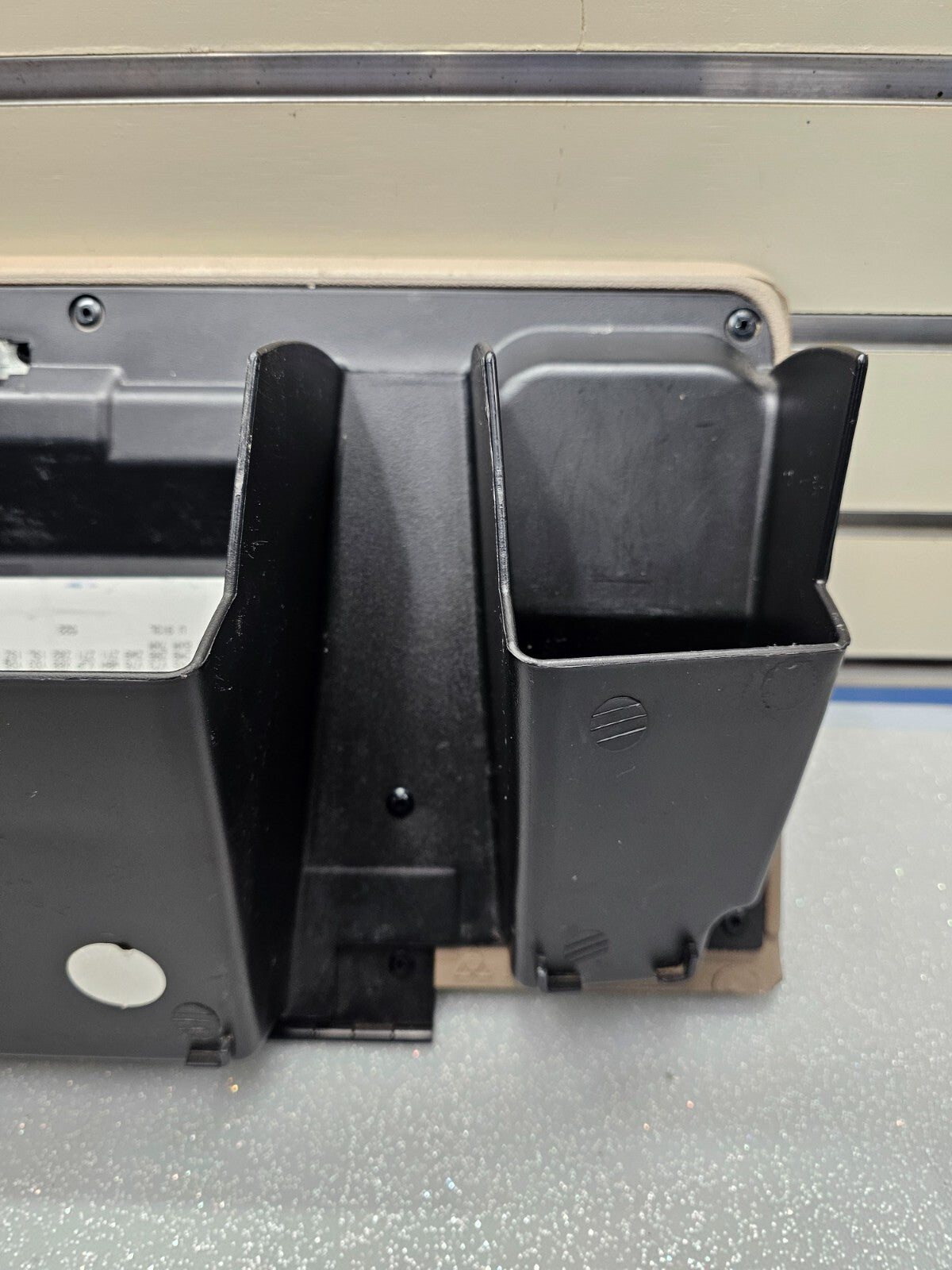 🔥99-06 Chevy SILVERADO SIERRA Dash GLOVE BOX Storage Compartment Door TAN G3