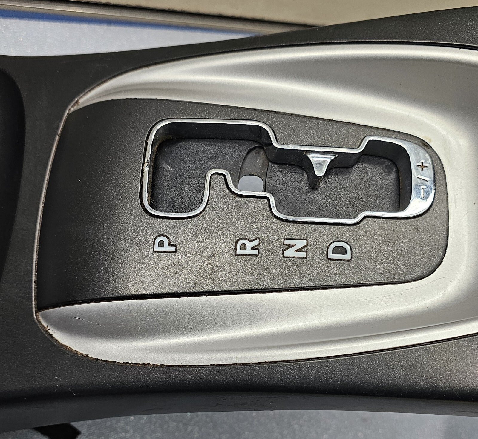 🔥12-17 DODGE JOURNEY CENTER CONSOLE GEAR SHIFT CUP HOLDER BEZEL TRIM OEM #61A