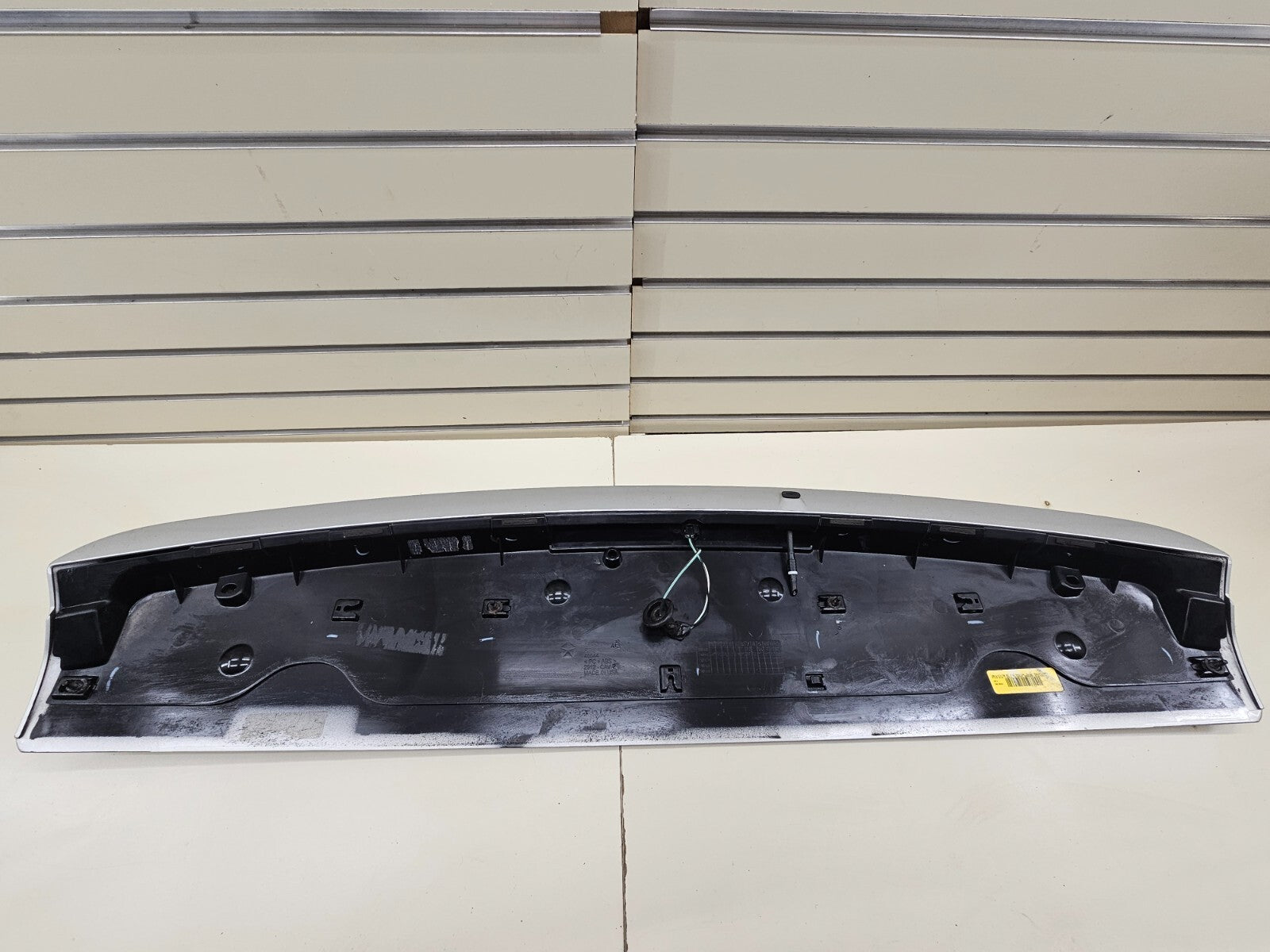 11-20 Dodge Grand Caravan Rear Upper Hatch Spoiler Wing Mount Break Light Silver