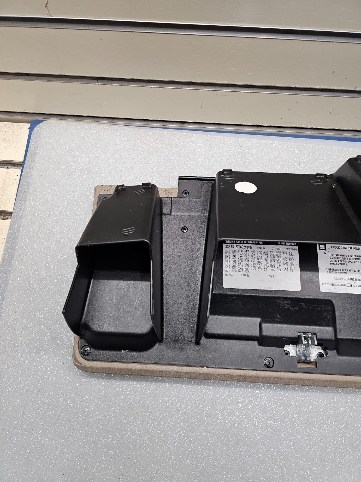 🔥99-06 Chevy SILVERADO SIERRA Dash GLOVE BOX Storage Compartment Door TAN G3