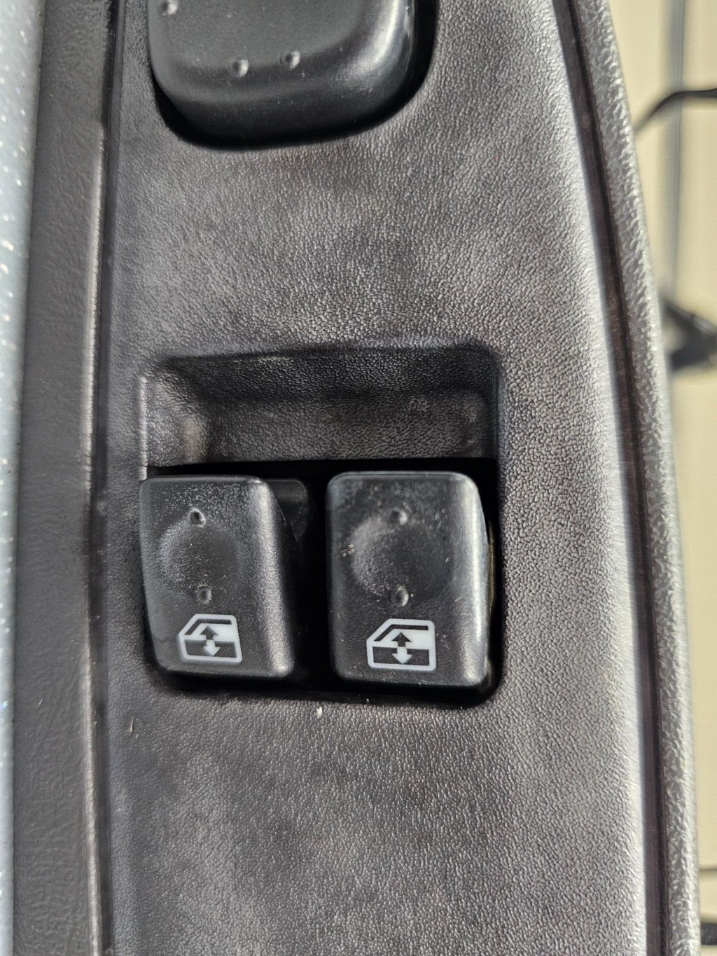 03-06 Silverado Sierra Power Left Driver Master Window Switch Assembly Black WS4