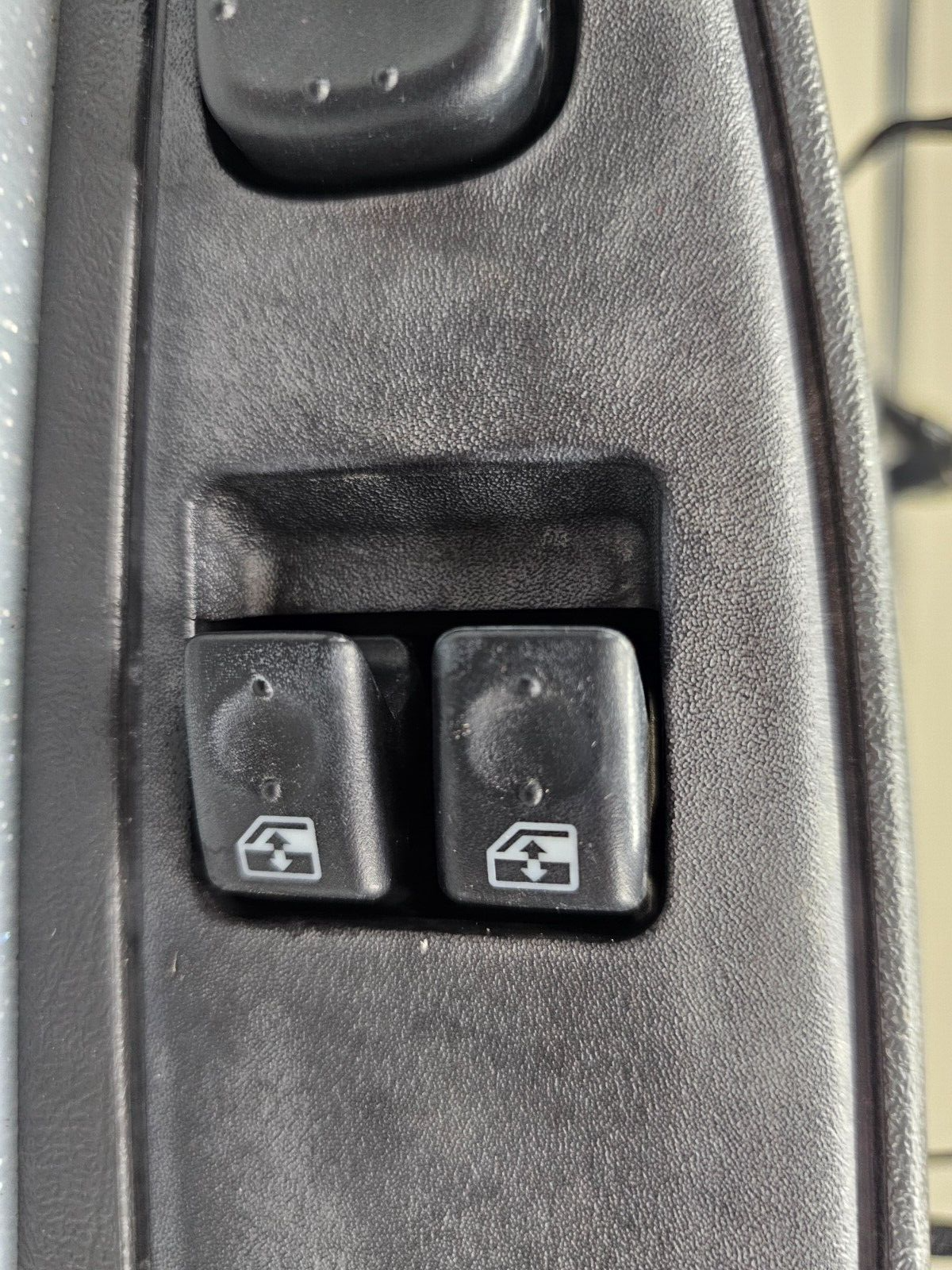 03-06 Silverado Sierra Power Left Driver Master Window Switch Assembly Black WS4