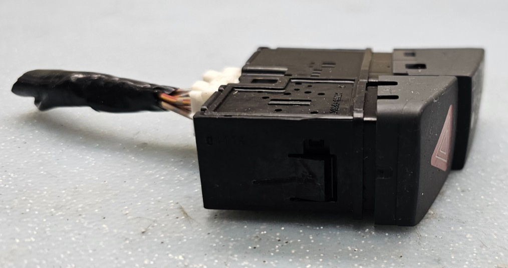 🔥10-17 Suzuki Swift Flasher Hazard Relay Warning Light Switch Assembly Black