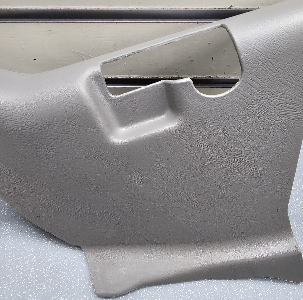 🔥99-06 SILVERADO SIERRA LEFT DRIVERSIDE KICK LOWER TRIM PANEL HOOD PROP LT GREY