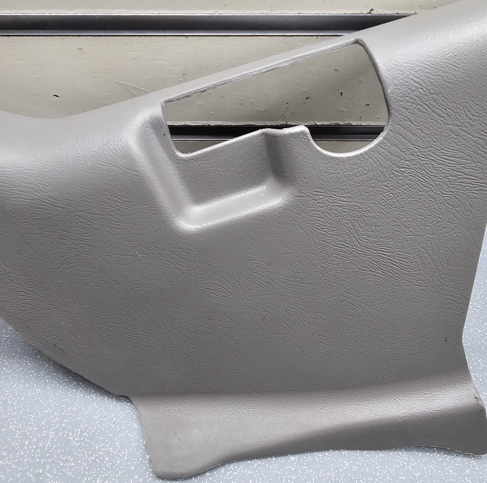 🔥99-06 SILVERADO SIERRA LEFT DRIVERSIDE KICK LOWER TRIM PANEL HOOD PROP LT GREY