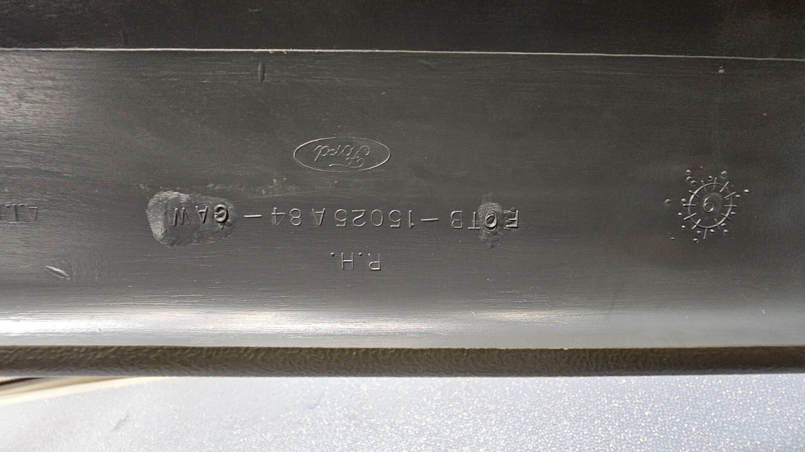 92-96 Ford F150 F250 BRONCO A Pillar Passenger RIGHT Roof Trim Molding GRAY p1