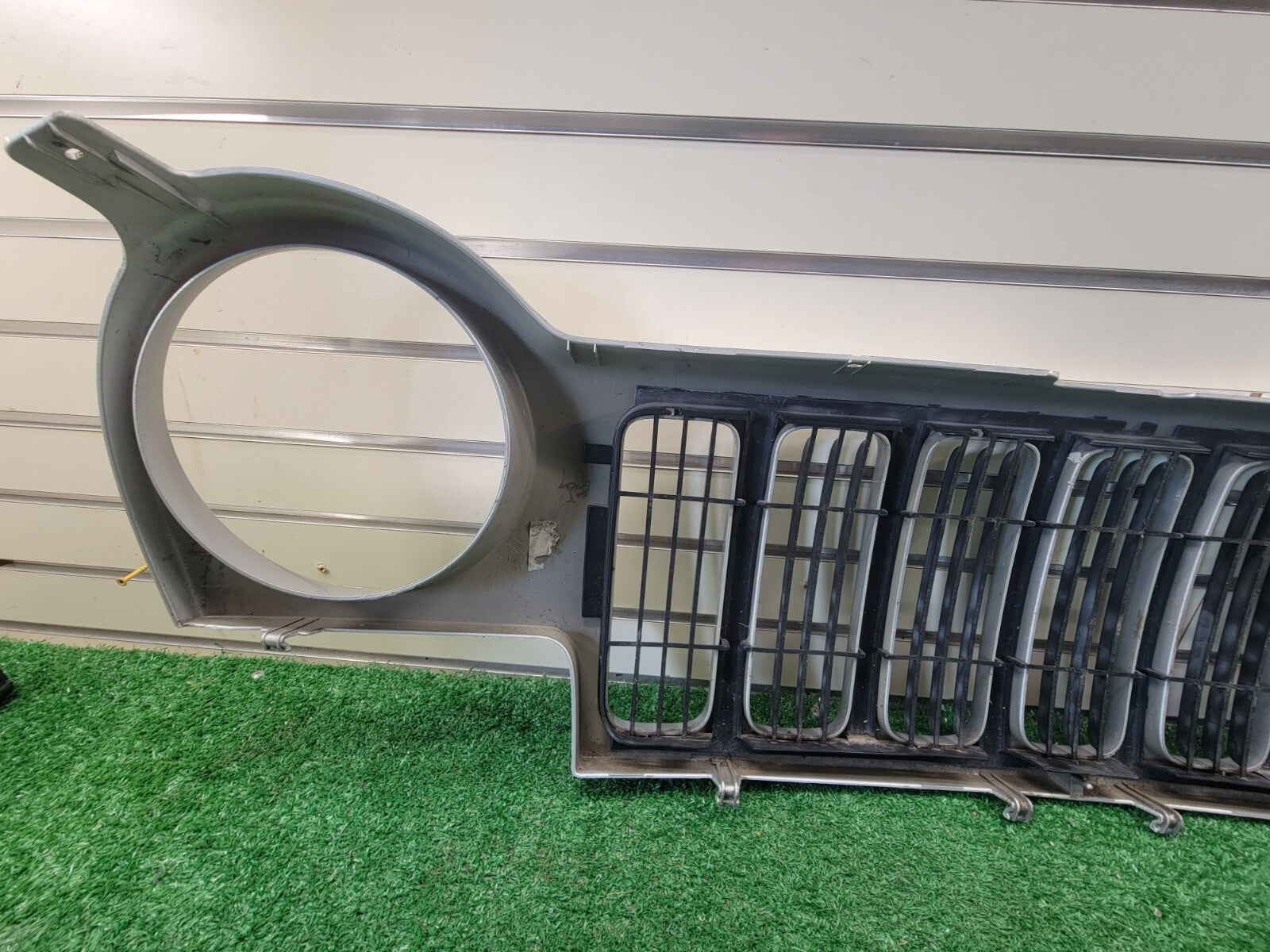 🔥02-04 Jeep Liberty KJ Top Front Upper Grille Assembly Chrome Panel Genuine OEM