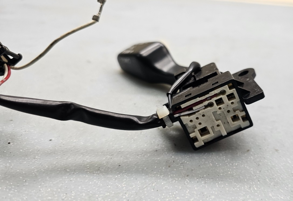 🔥03-08 Toyota Corolla Matrix Vibe Steering Wheel Cruise control Switch Assembly