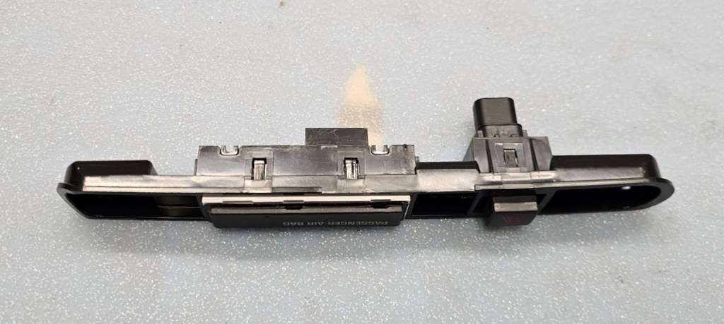 🔥2007-2012 GMC Acadia Traverse Hazard Light Control Switch PANEL Assembly Black