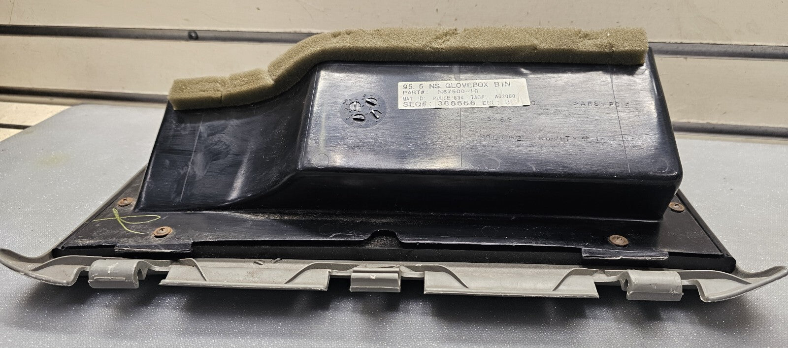 🔥96-00 Grand Caravan Dash Glove Box Storage Compartment Assembly Panel Gray