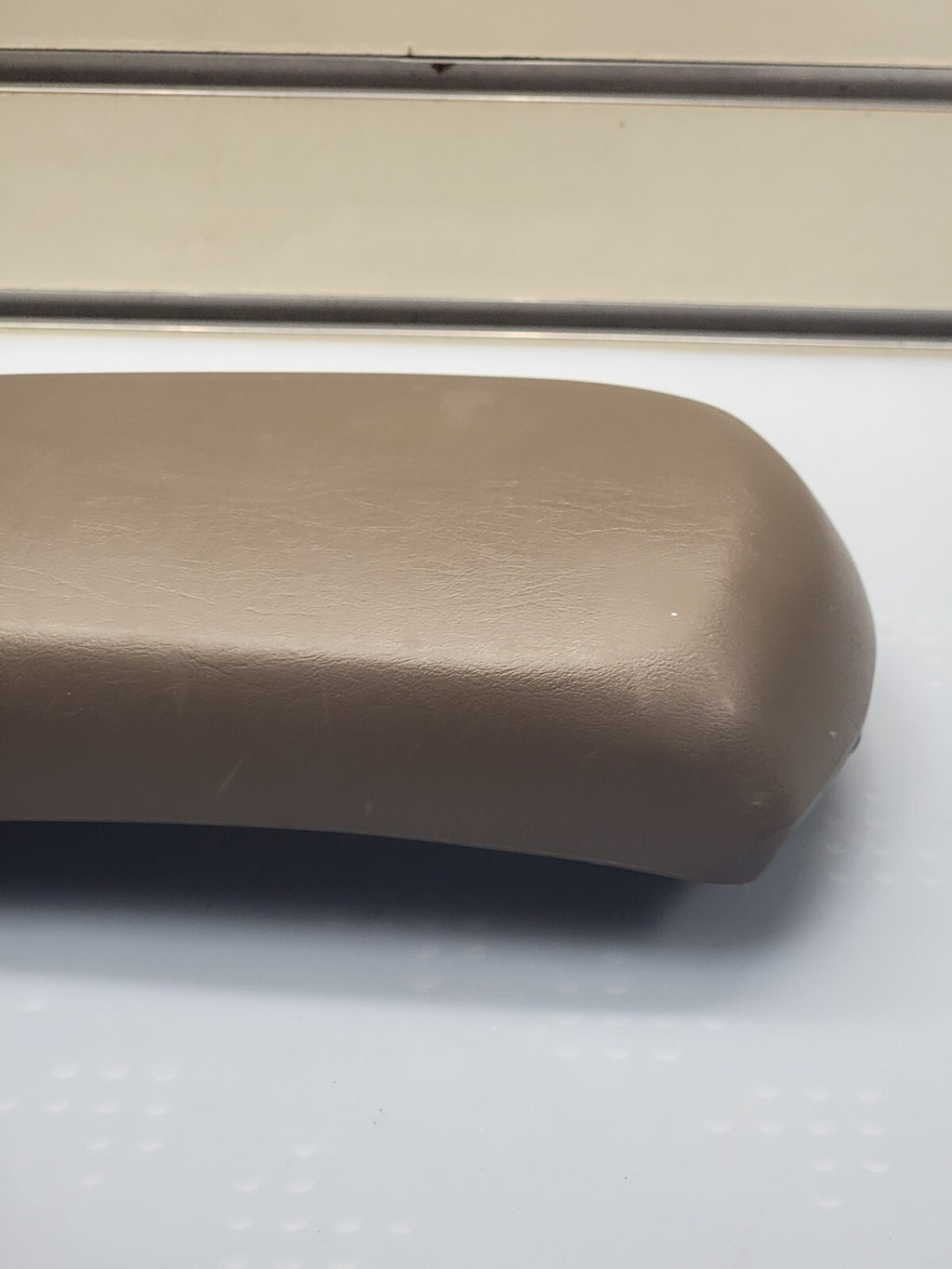 🔥04-07 Chevrolet Malibu Center Console Arm Rest Lid Door Cover OEM Pad TAN