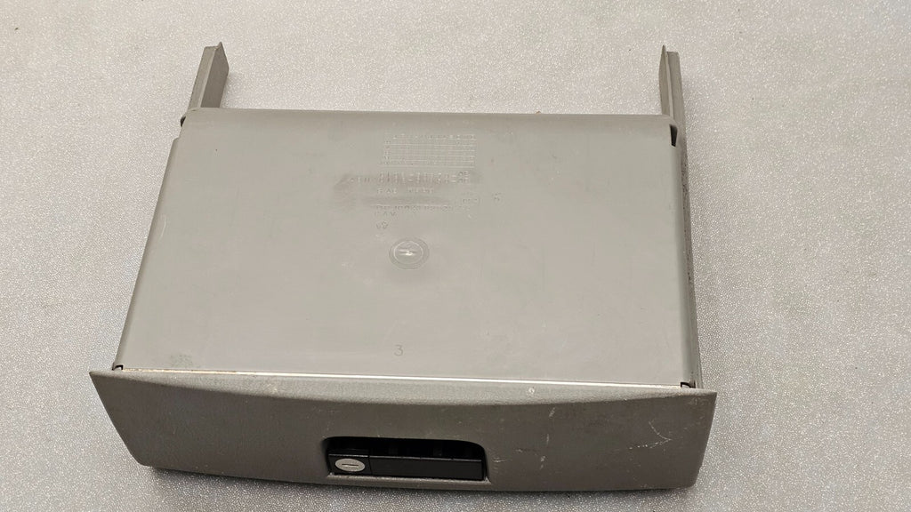 🔥01-07 CARAVAN TOWN COUNTRY DASH GLOVE BOX COMPARTMENT LID COVER ASSEMBLY GRAY