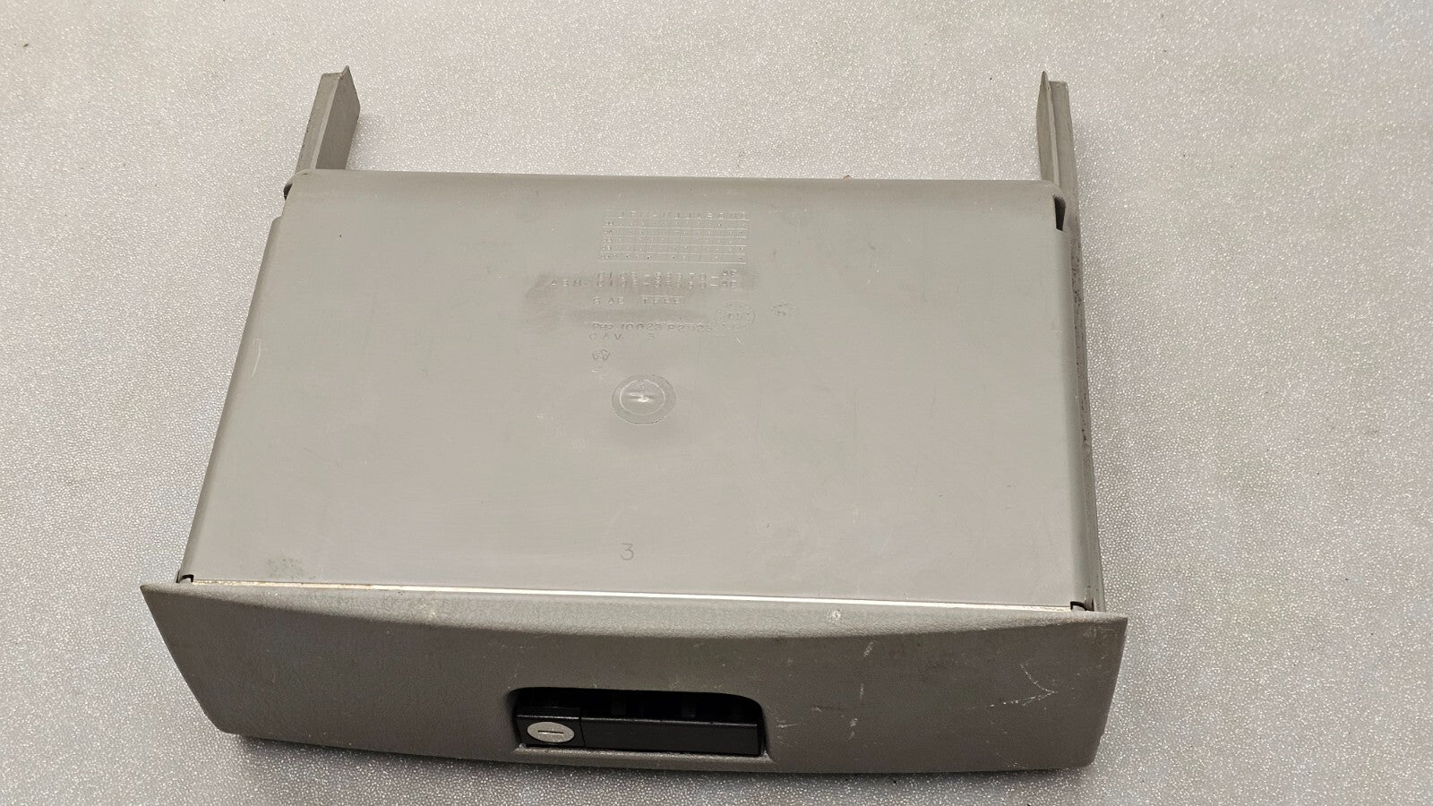 🔥01-07 CARAVAN TOWN COUNTRY DASH GLOVE BOX COMPARTMENT LID COVER ASSEMBLY GRAY
