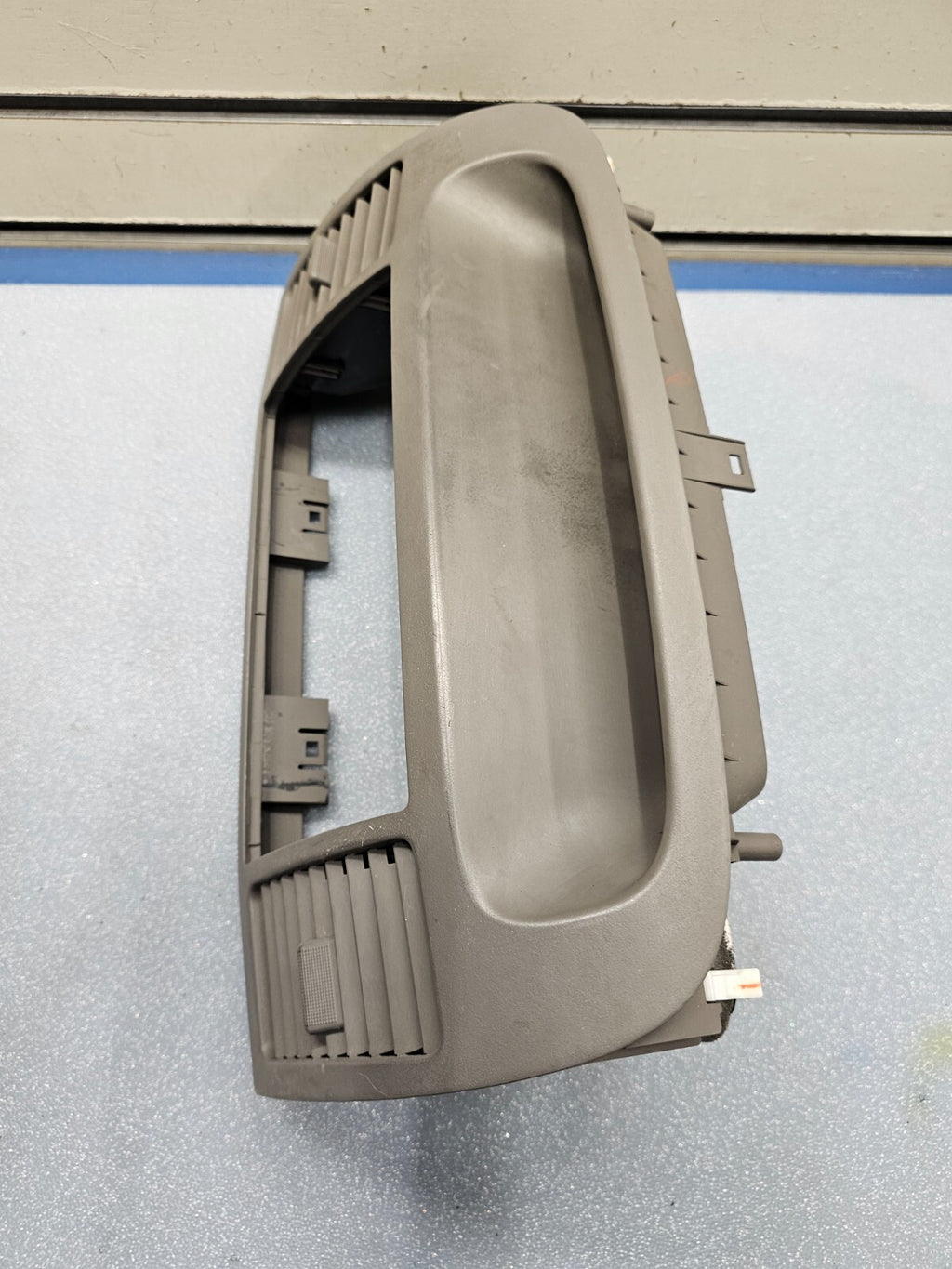 02-06 Toyota CAMRY Center Dash AM FM RADIO STEREO BEZEL Trim Panel Assembly Tan