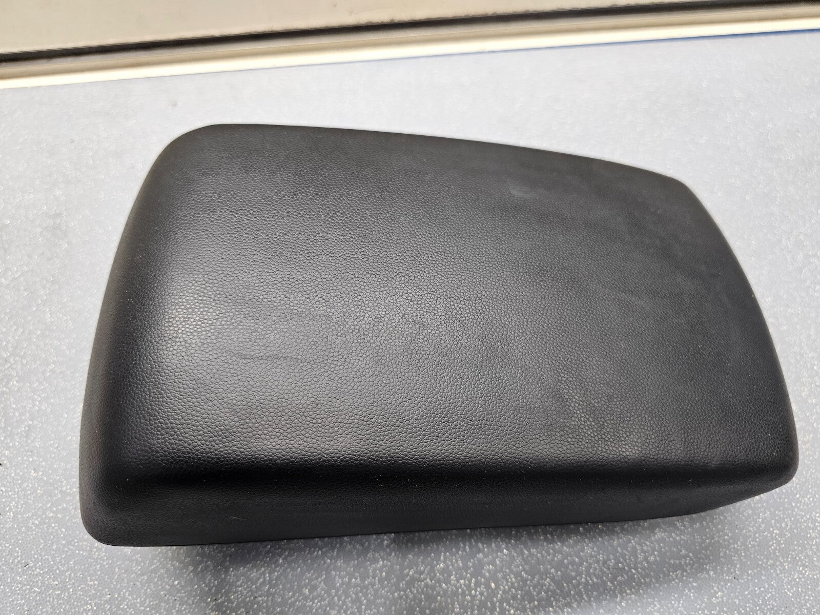 🔥07-09 MAZDA 3 CENTER CONSOLE LID ARM REST COVER STORAGE TOP PAD ASSEMBLY BLACK