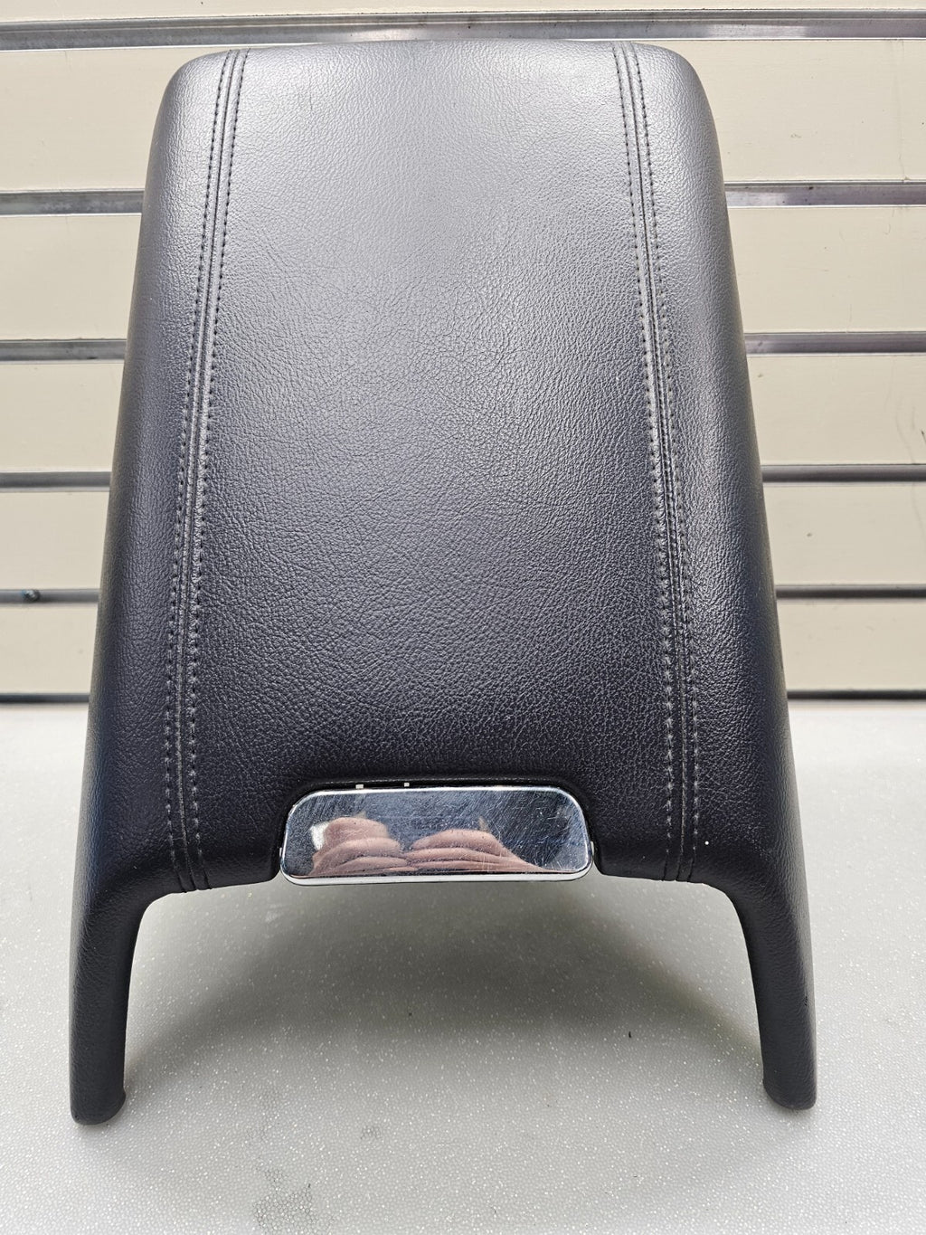 03-06 Lincoln Navigator Front Center Console Lid Arm rest Dove Leather BLACK L18