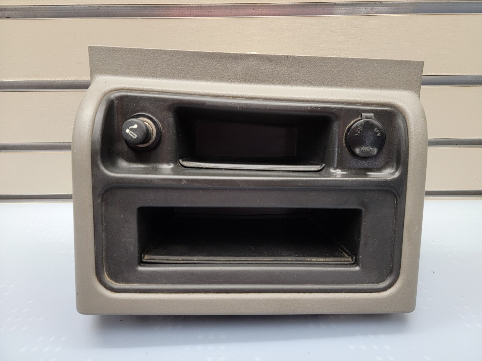 🔥03-06 CHEVY SILVERADO TAHOE GMC SIERRA CENTER CONSOLE STORAGE CUBBY TAN