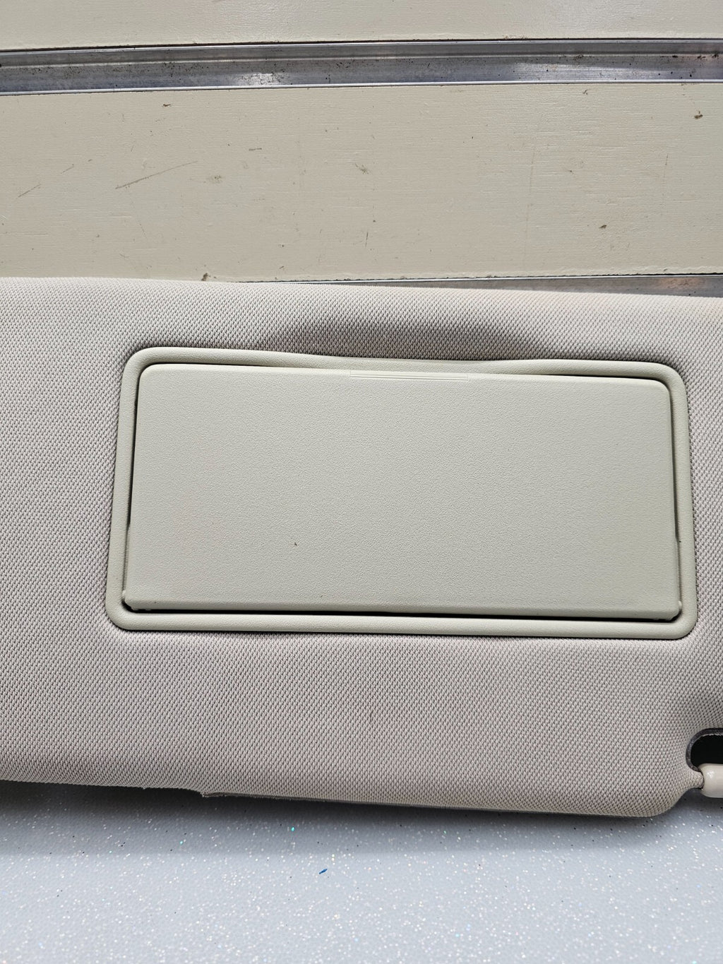 2006-2008 OEM Genuine Nissan Murano Sun Visor RH Passenger Side Gray