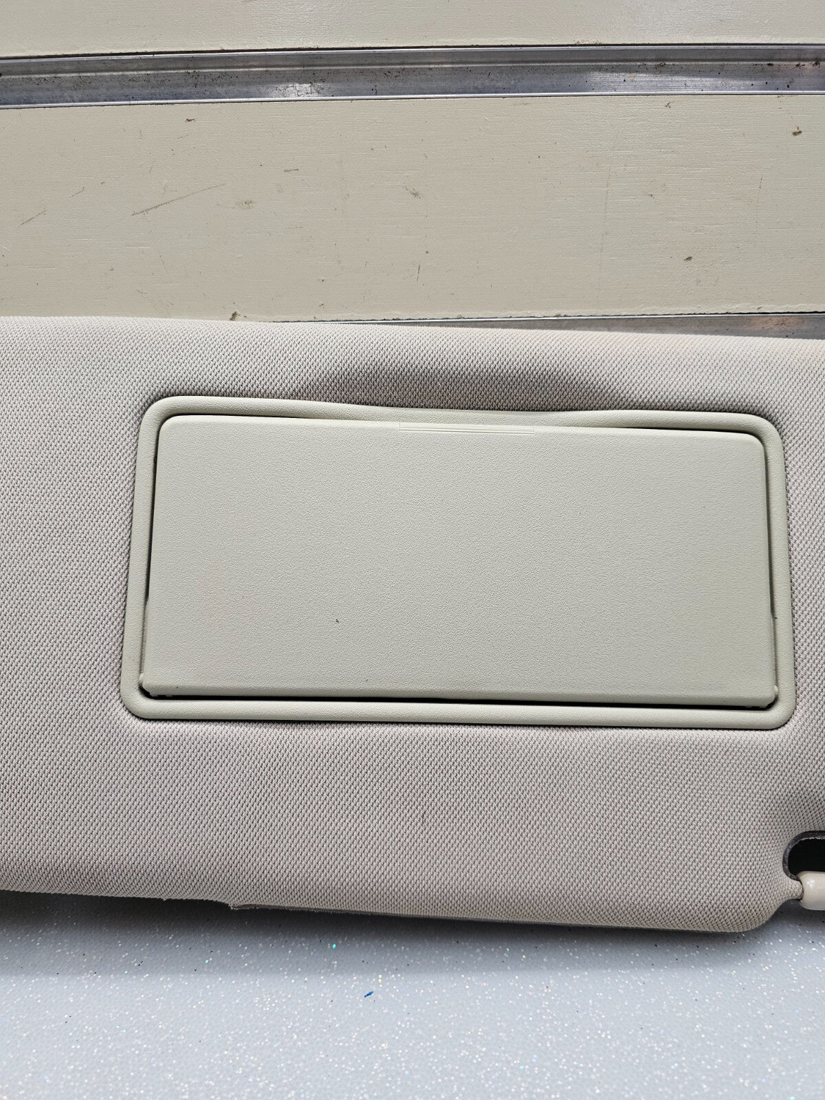 2006-2008 OEM Genuine Nissan Murano Sun Visor RH Passenger Side Gray