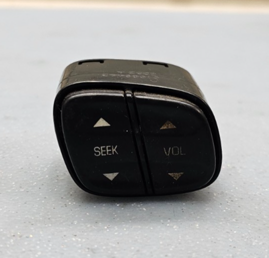 🔥03-09 YUKON SIERRA Rainier CALL SOURCE SWITCH Steering Wheel Control Button 