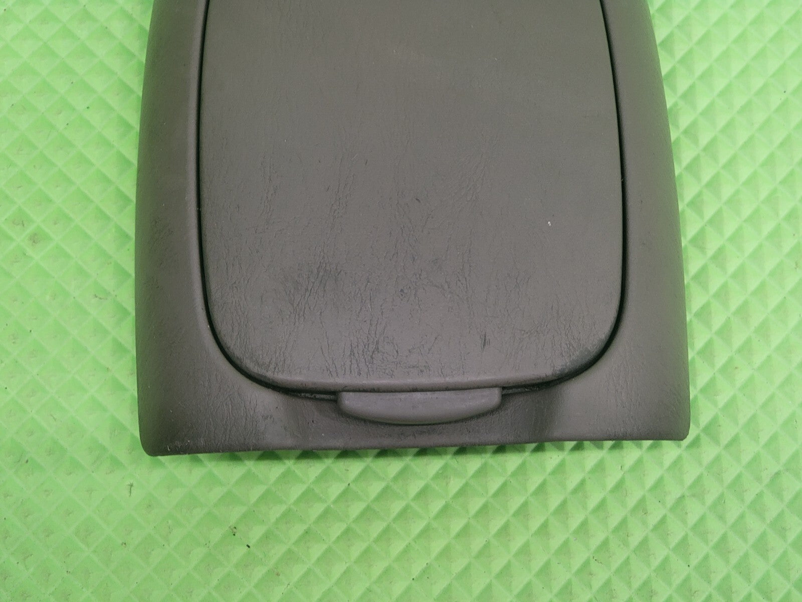 🔥01-07 TOYOTA SEQUOIA 02-06 TUNDRA ARMREST Center Console Storage Lid gray