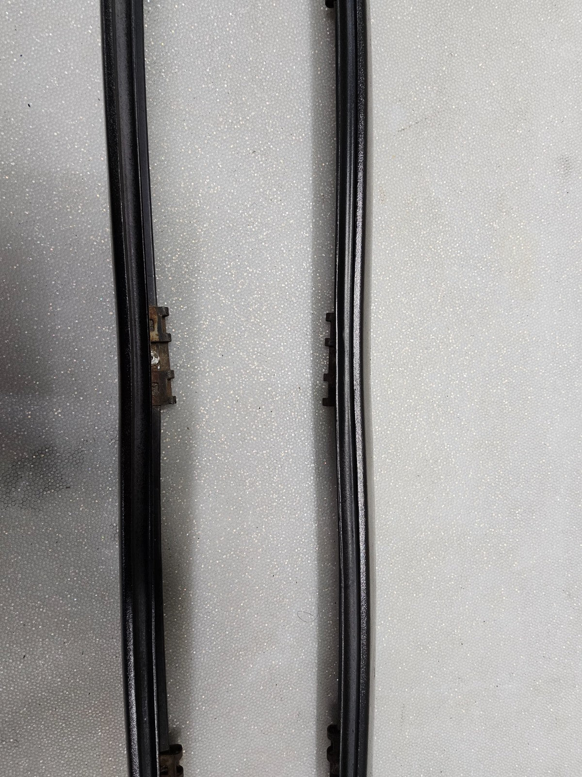 05-10CHRYSLER 300 CHARGER MAGNUM LEFT &RIGHT WINDSHIELD SRT8 SRT PILLAR MOLDING