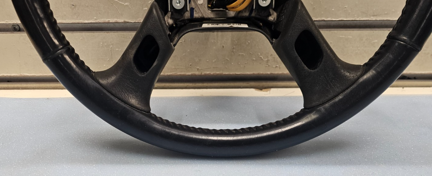 🔥03-06 SILVERADO SIERRA YUKON TAHOE SUBURBAN STEERING WHEEL LEATHER BLACK
