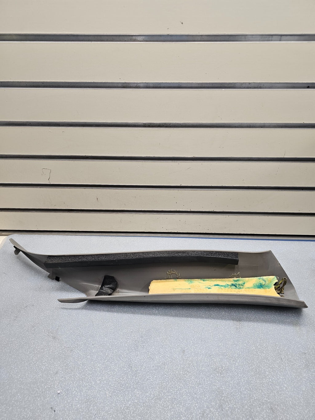 🔥99-06 SILVERADO SIERRA Roof Molding A PILLAR Trim LEFT Driver LIGHT GRAY P3