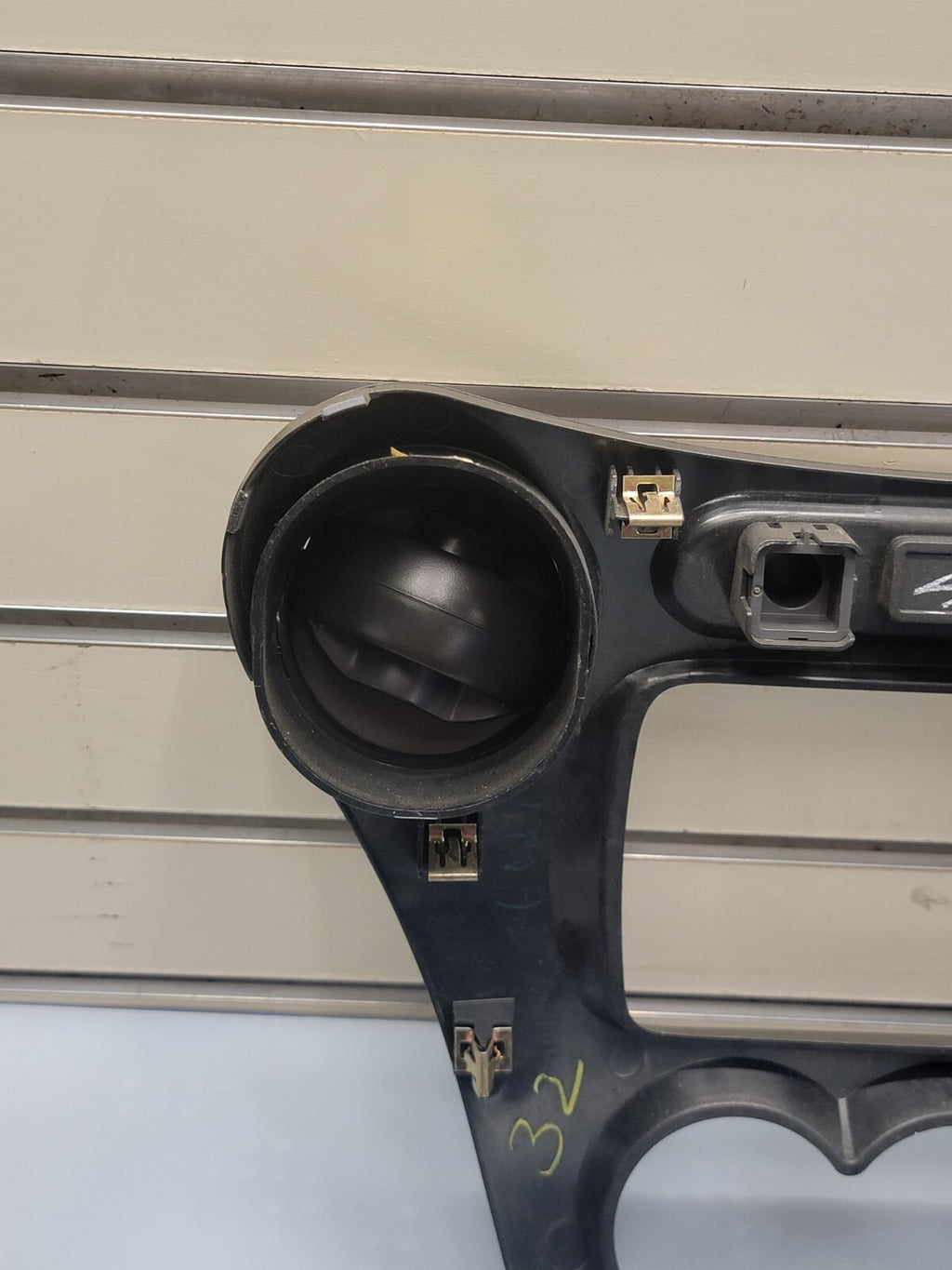 🔥2003-2007 Saturn Ion Radio AC Climate Control Bezel Assembly Vents silver