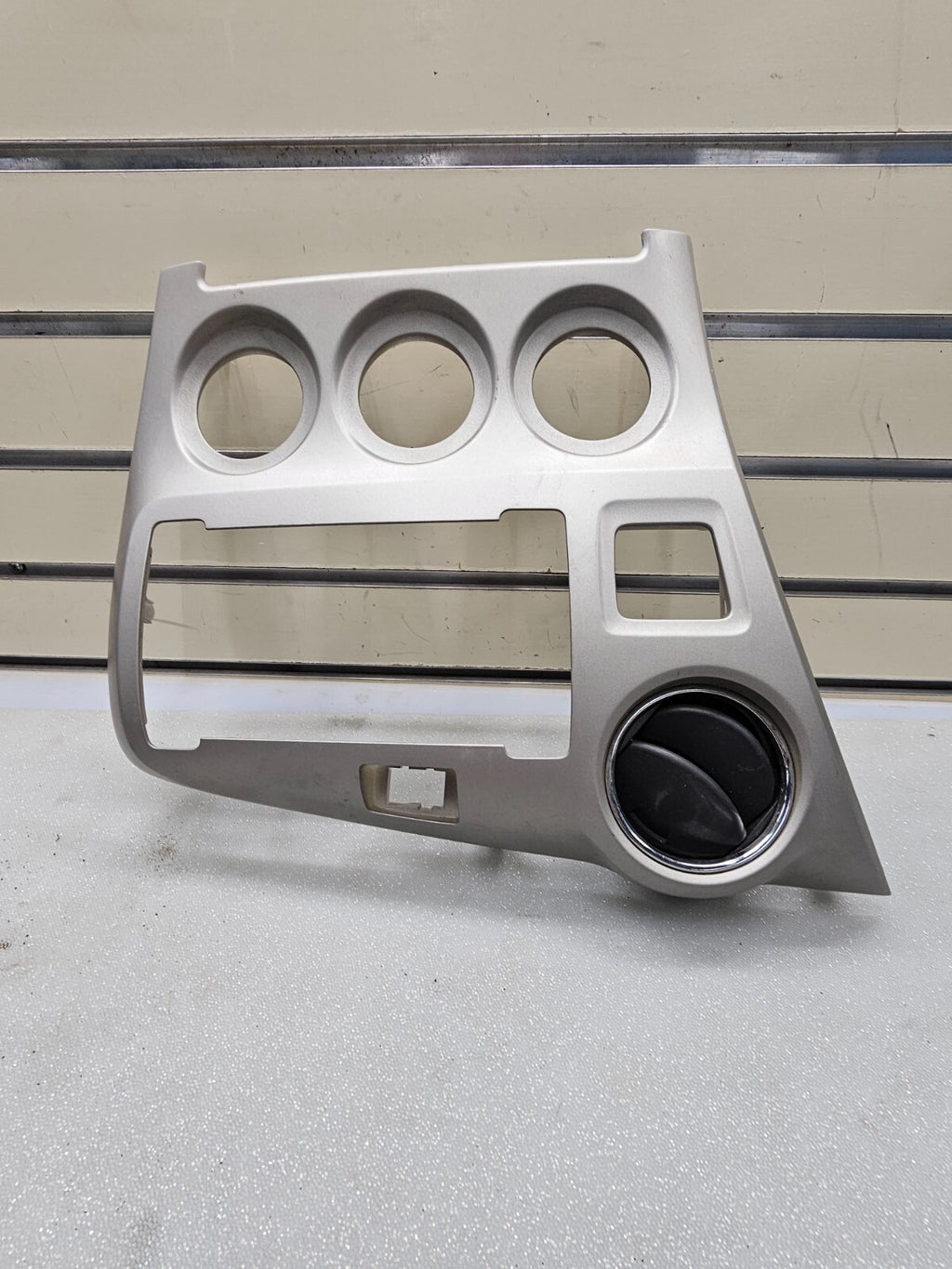 09-12 Toyota Matrix Pontiac Vibe Dash Center Stereo Radio Bezel Trim SILVER B61