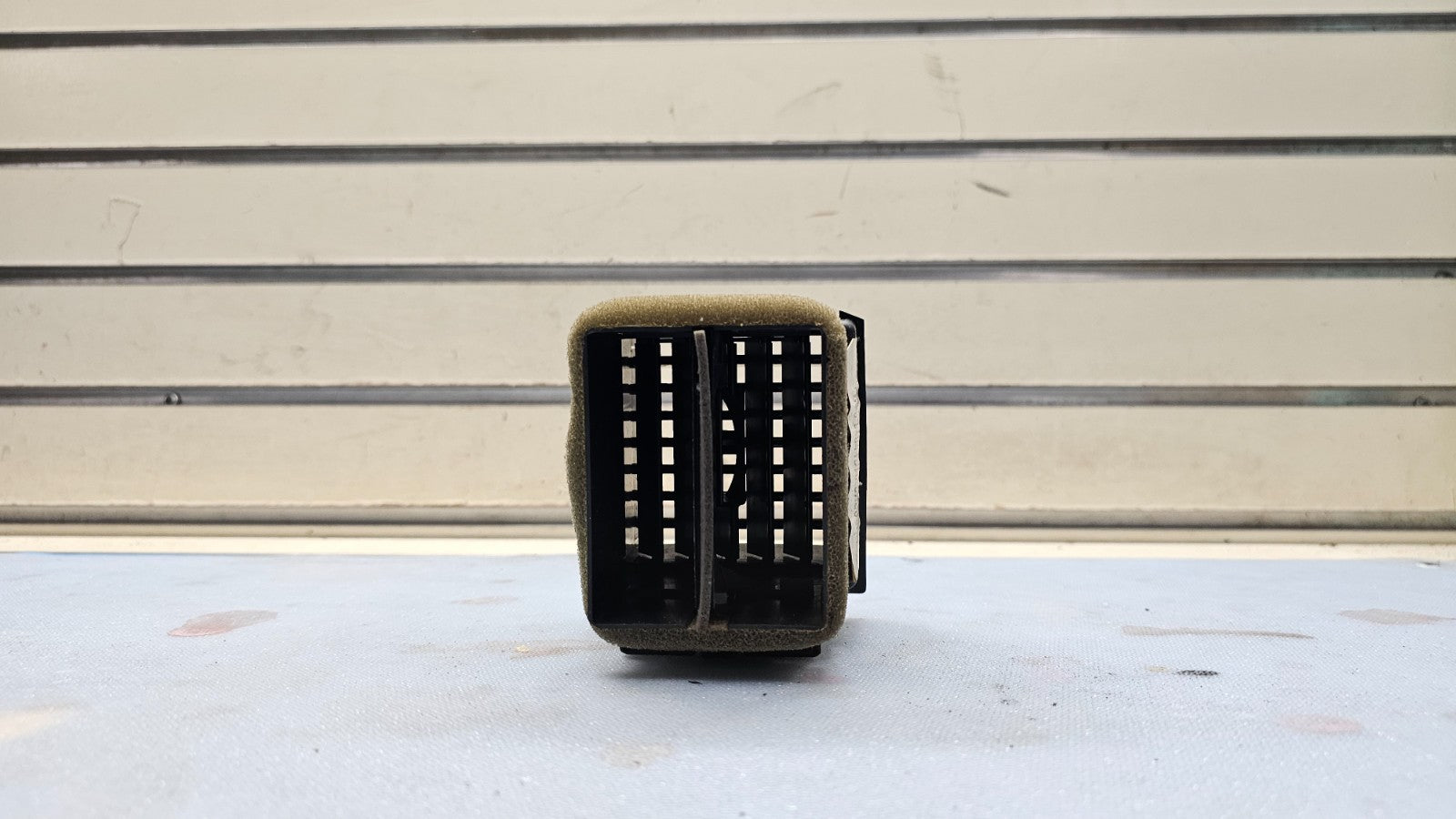 98-11 Grand Marquis Crown Victoria Dash Right Passenger AC Heater Air Vent Black