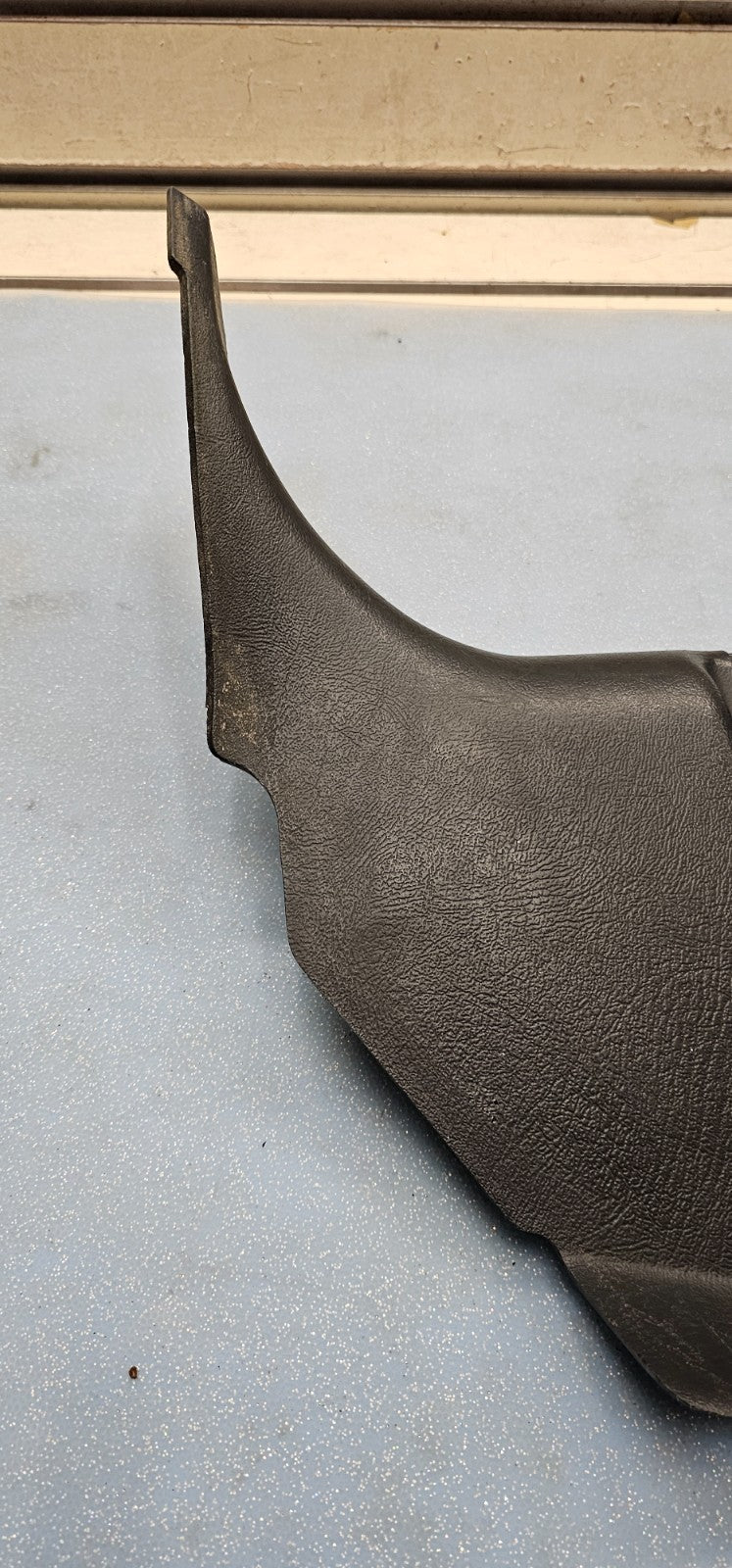 🔥99-06 SILVERADO SIERRA LEFT DRIVER KICK LOWER TRIM PANEL HOOD PROP BLACK