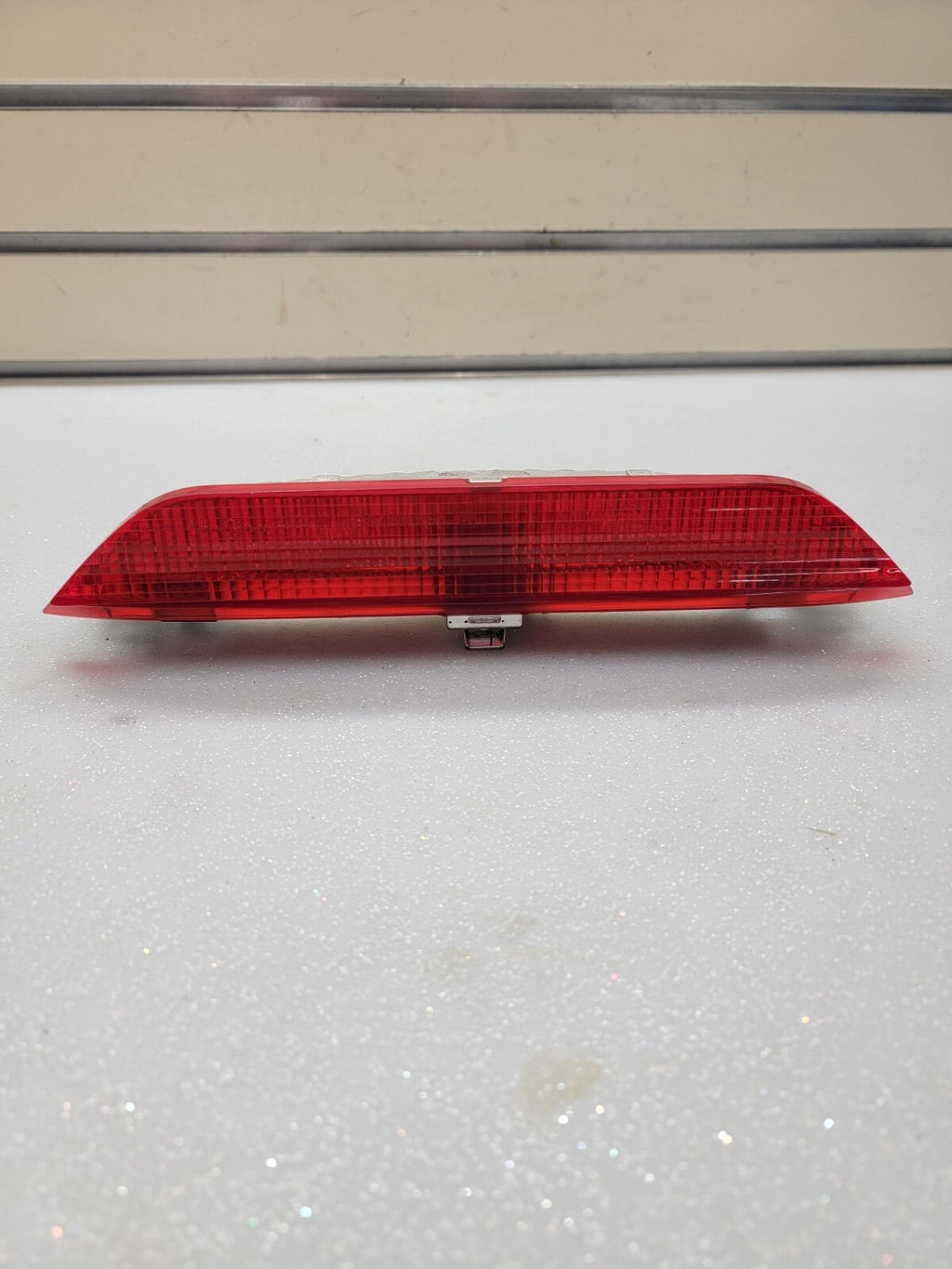 03-08 VIBE MATRIX OEM CENTER 3RD THIRD HIGH MOUNT BRAKE LIGHT LAMP/VM