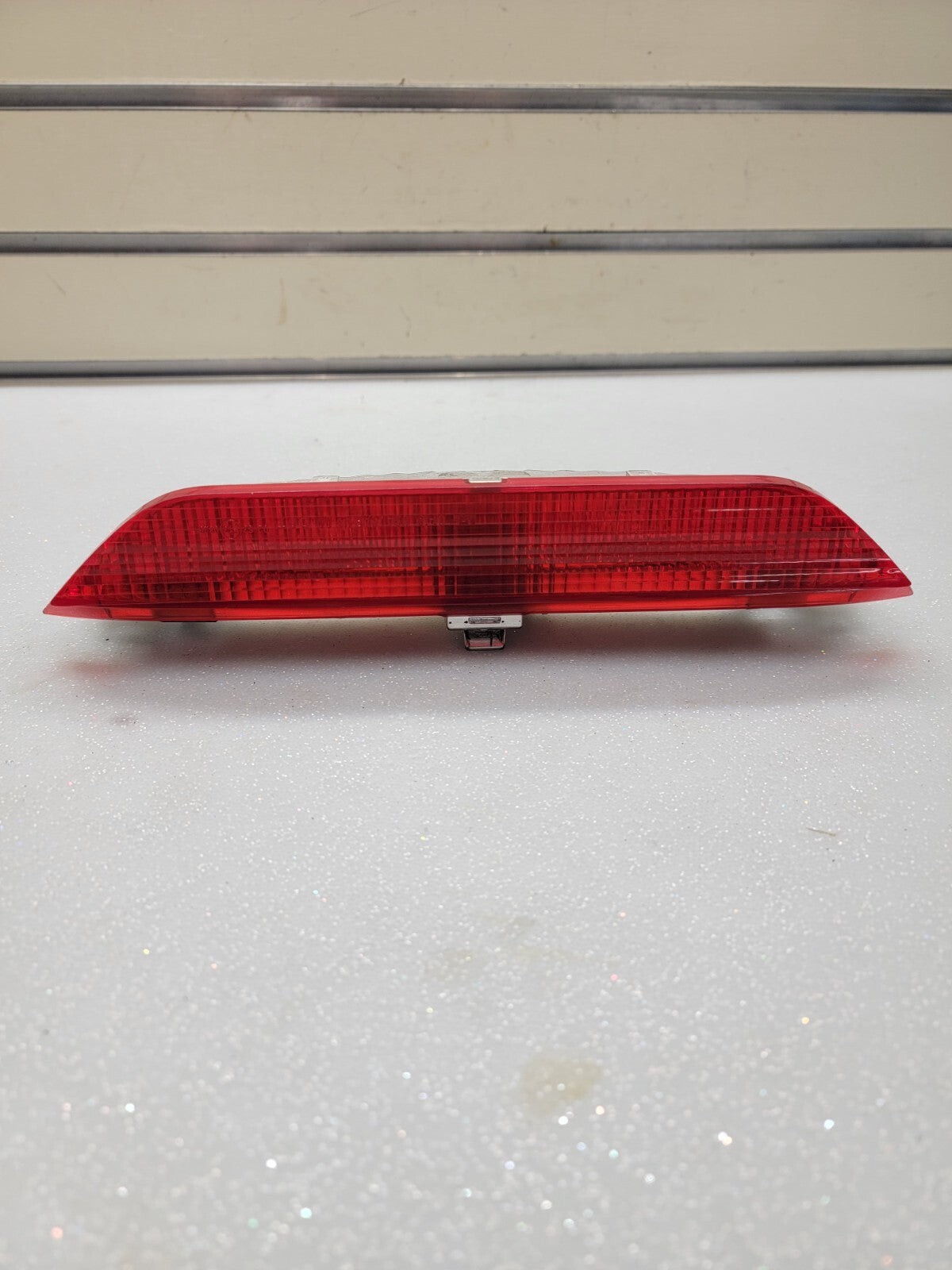 03-08 VIBE MATRIX OEM CENTER 3RD THIRD HIGH MOUNT BRAKE LIGHT LAMP/VM