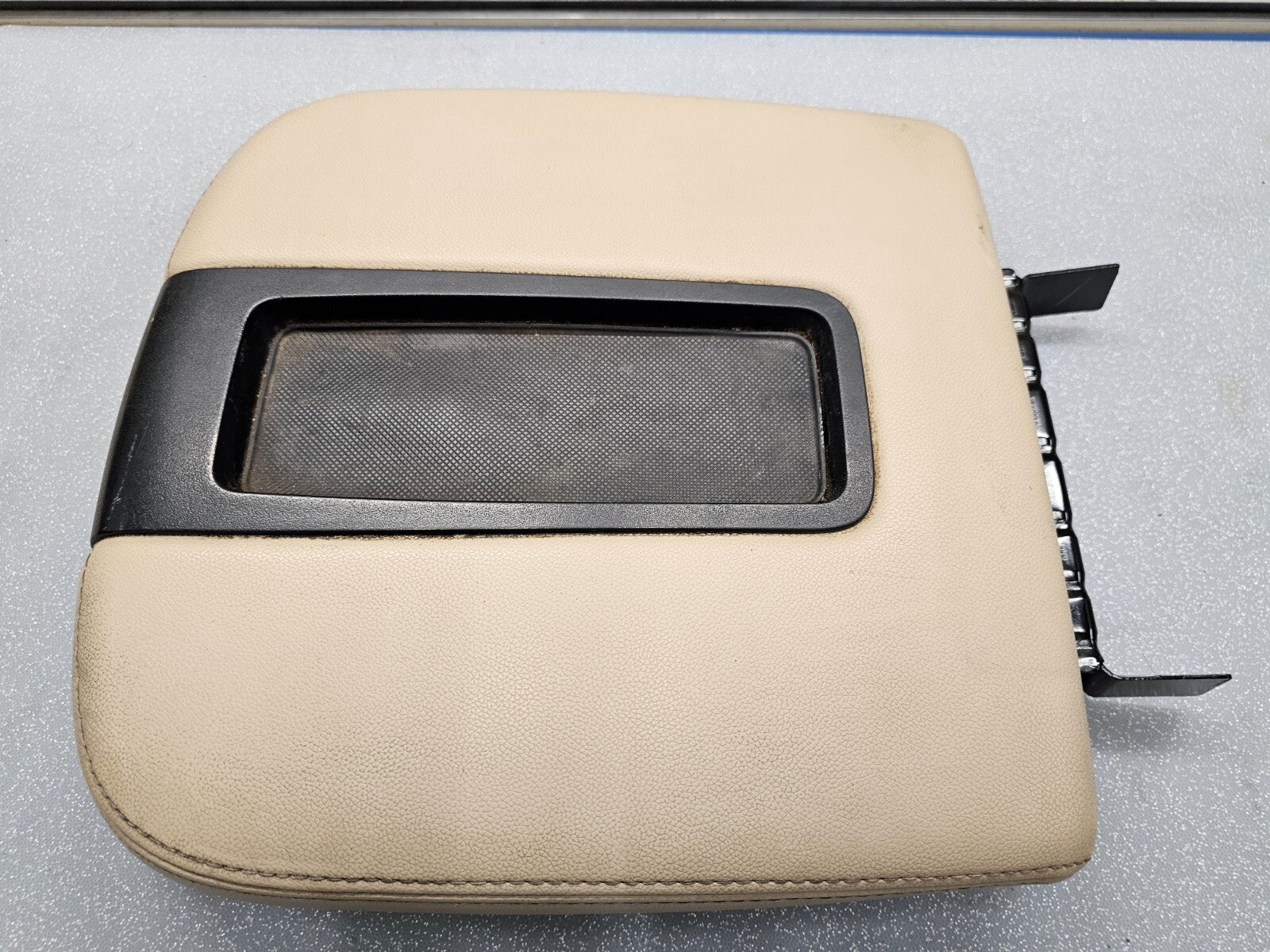 🔥07-14 Silverado Sierra Center Console Armrest Lid Leather Cover Assembly Tan
