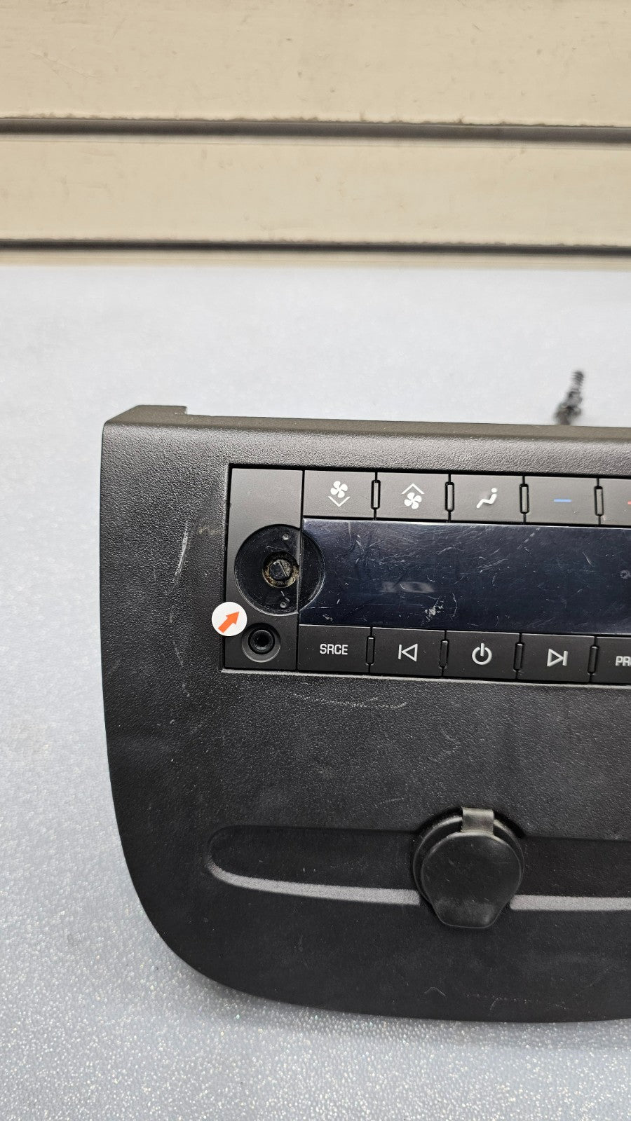 🔥 07-14 GMC Yukon  Console Mounted Temperature Climate Radio Control Black
