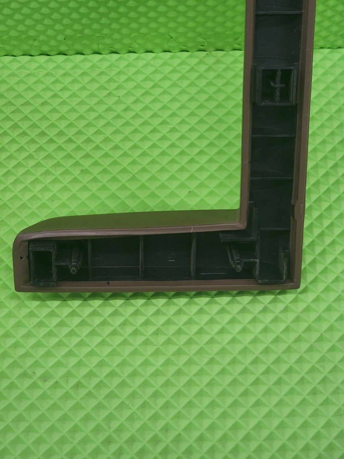 1988-1994 GMC Chevy 1500 2500 3500 OEM right SIDE LOWER DASH "L" TRIM TAN