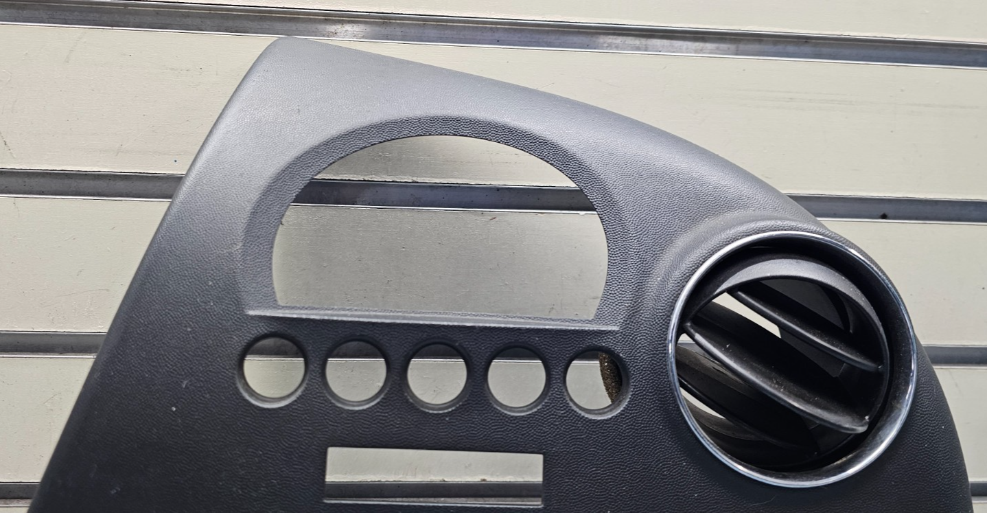 🔥04-08 Pontiac GRAND PRIX Center Dash RADIO BEZEL Trim w/3 BUTTONS Black B9
