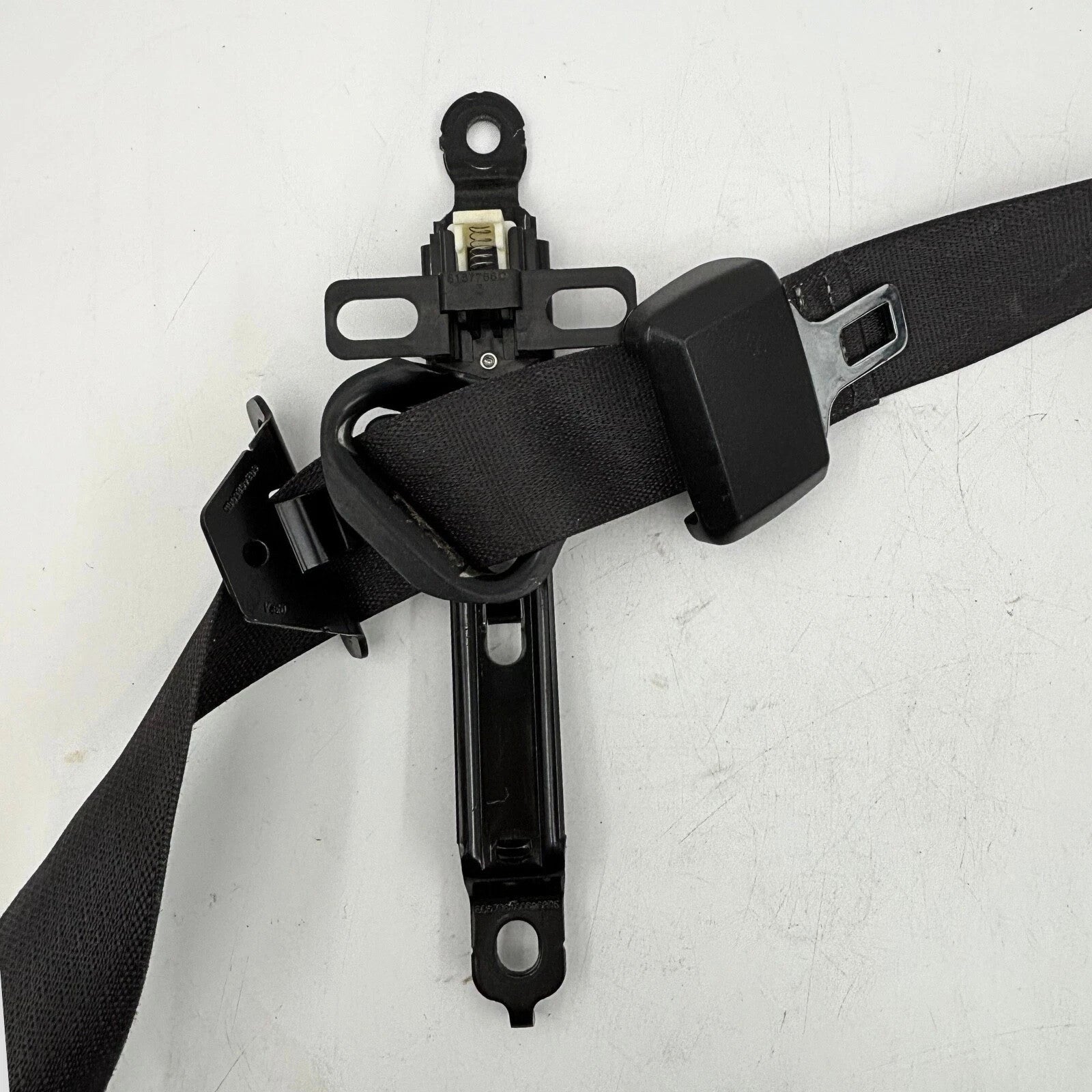 2011 Chevrolet Equinox Front Left Driver Seat Belt Retractor With Bolt