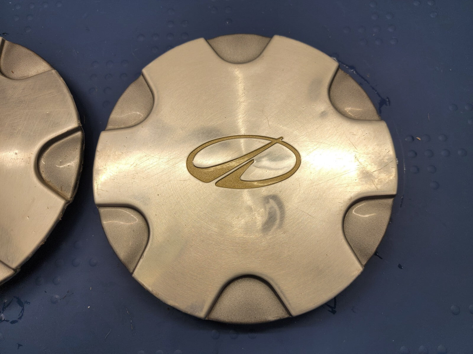 1998-2001 OLDSMOBILE BRAVADA WHEEL CENTER CAPS SET OEM