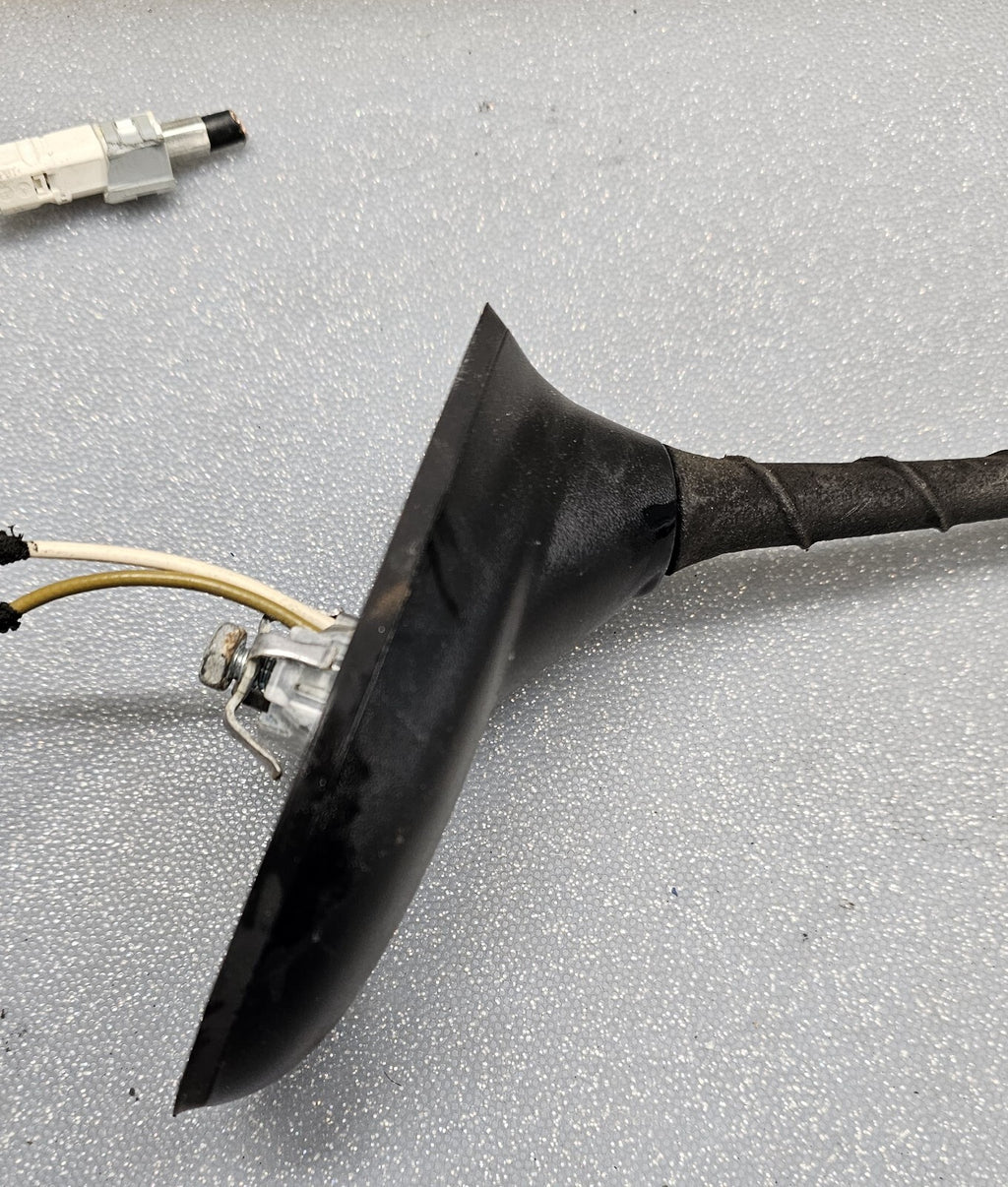 🔥2011-2018 DODGE JOURNEY ROOF TOP RADIO ANTENNA MOUNT OEM
