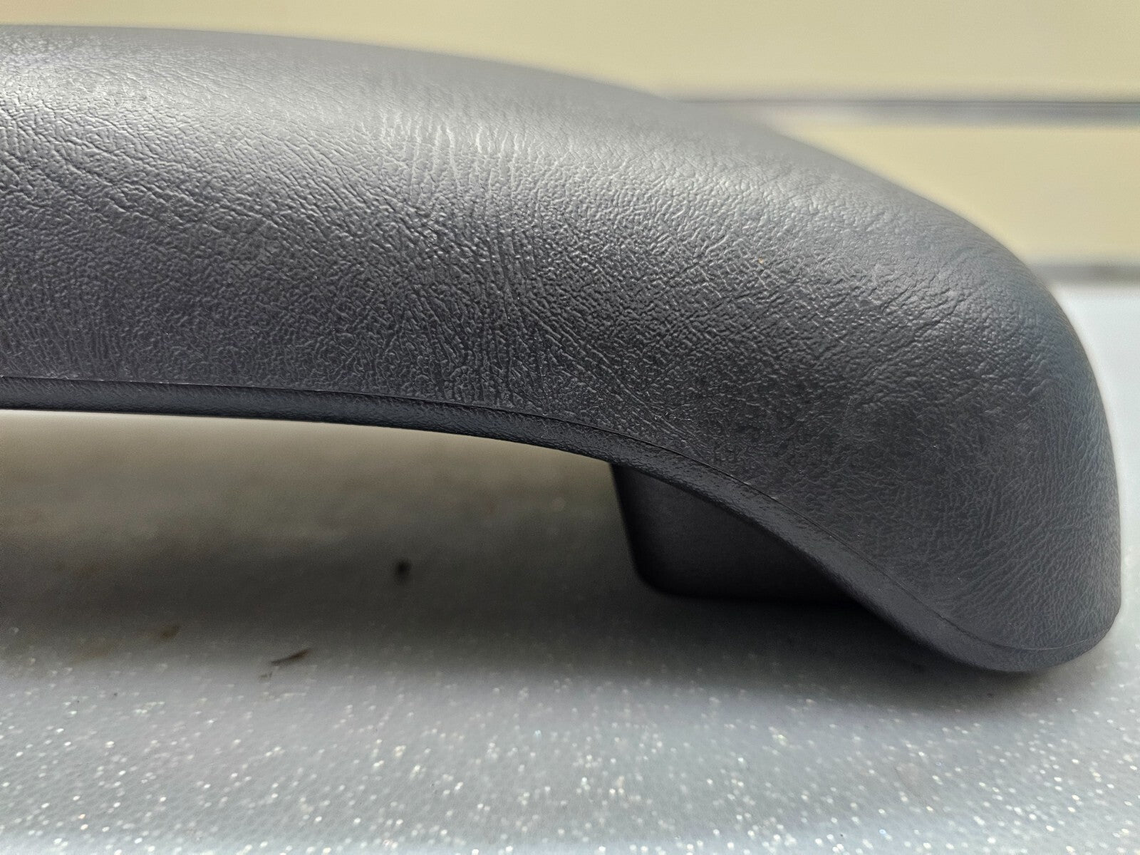 🔥98-04 BLAZER S10 JIMMY SONOMA Front Center Console Lid Arm Rest Cover BLACK L7