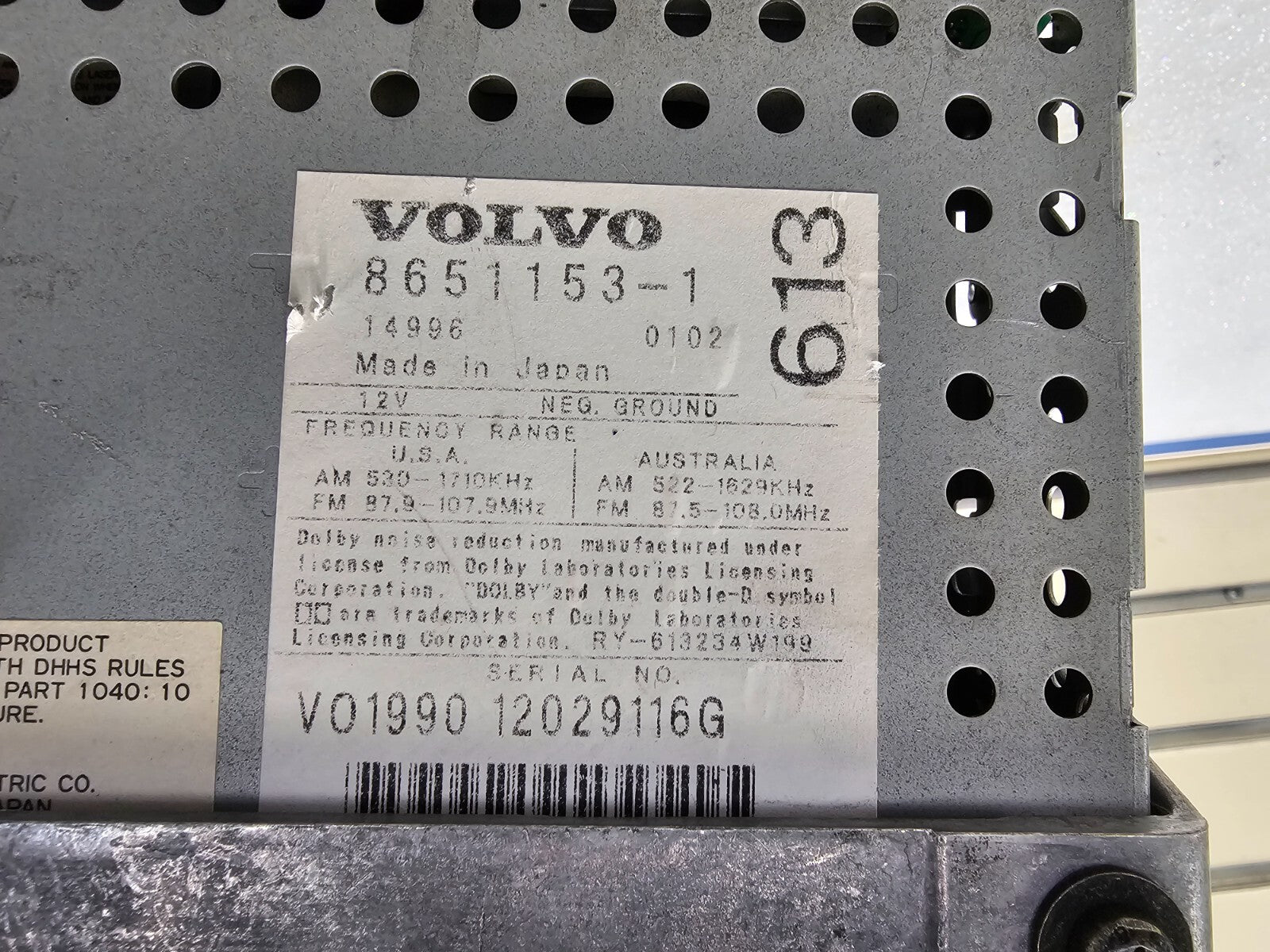 01-05 VOLVO S60 DASH AM FM RADIO RECEIVER AUDIO HEAD UNIT CASETTE CD PLAYER OEM