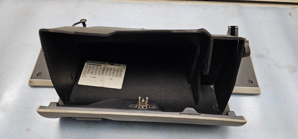 95-99 CHEVY GMC TRUCK SILVERADOC/K Glove Box Storage Compartment Assembly TAN