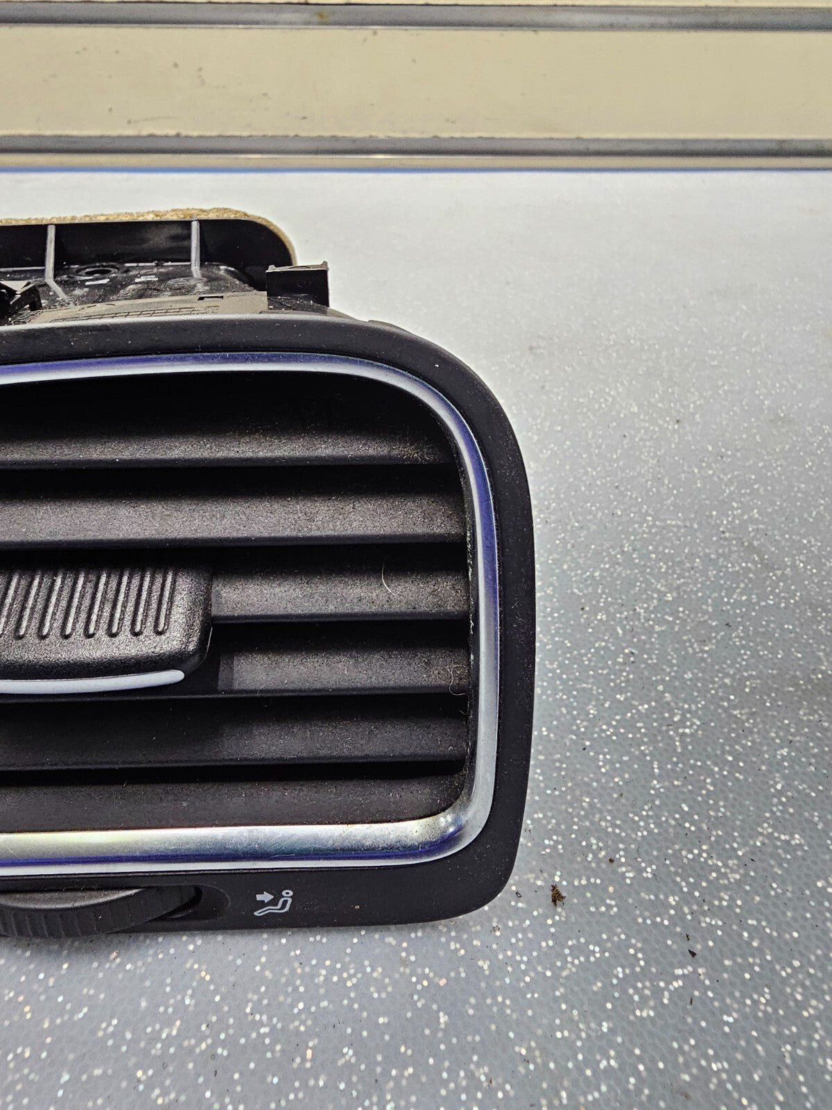 🔥2010-2014 Volkswagen Golf LH Left Center Dash AC Air Vent Heater Trim OEM