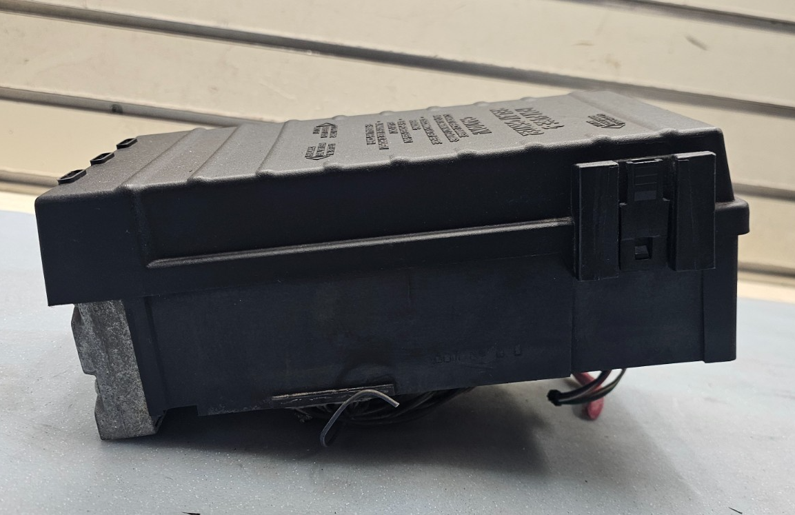 🔥06-07 Grand Caravan Town Country Fuse Box Relay Control Module TPIM Junction