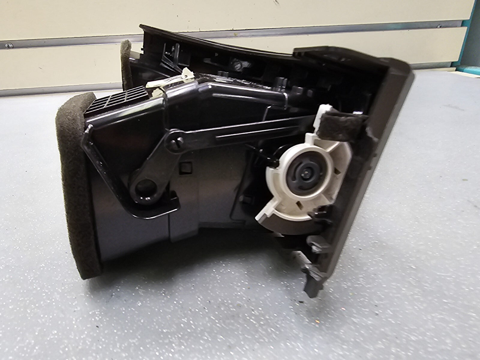 🔥06-12 Kia Sedona Front Left Driver Dash A/C Air Vent Heater Assembly TAN OEM