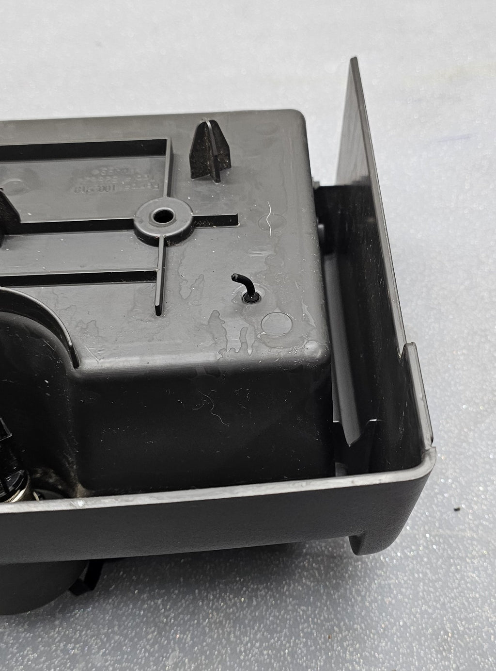 04-08 Ford F-150 CENTER REAR CONSOLE CUP HOLDER DRINK HOLDER JUMP SEAT BLACK OEM