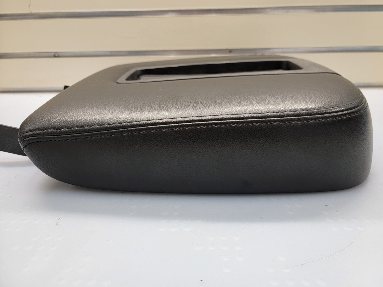 🔥07-13 Chevy Tahoe, Suburban, Yukon Leather Console Lid Armrest Cover BLACK JS5